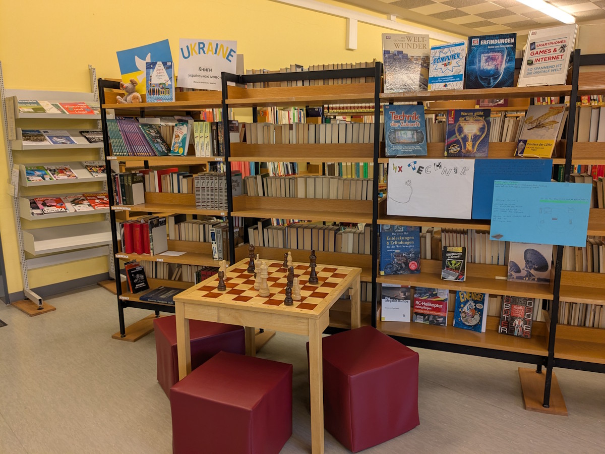 Bild Schachspiel in der Bibliothek